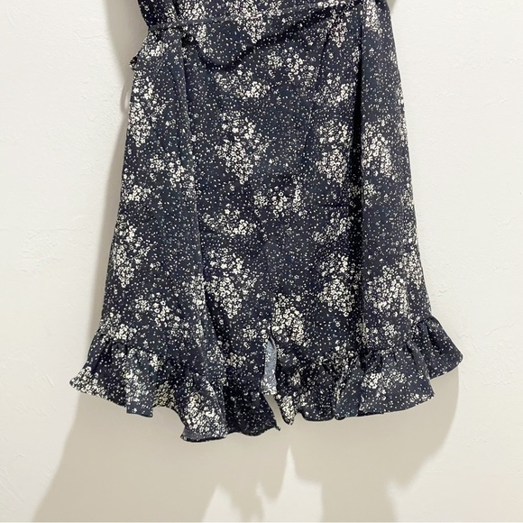 J.ING Women’s Black Abstract Print True Wrap Dress Ruffle Hem Short Sleeve Sz M - Picture 5 of 12